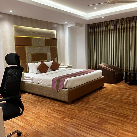 ראג'שאני Royal Raj Hotel מראה חיצוני תמונה