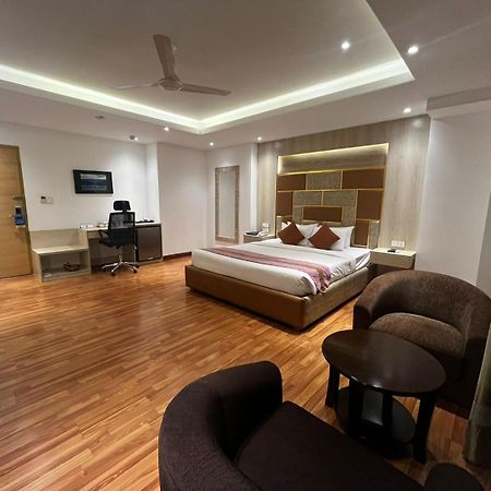 ראג'שאני Royal Raj Hotel מראה חיצוני תמונה