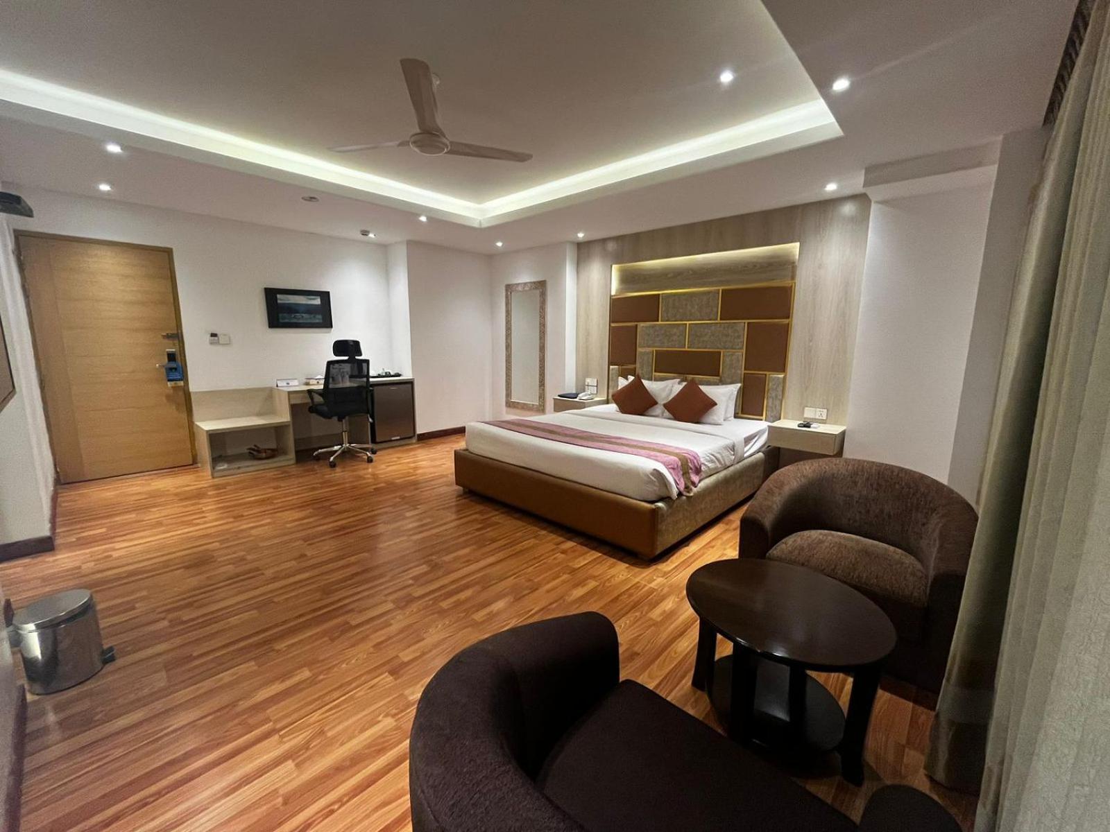 ראג'שאני Royal Raj Hotel מראה חיצוני תמונה