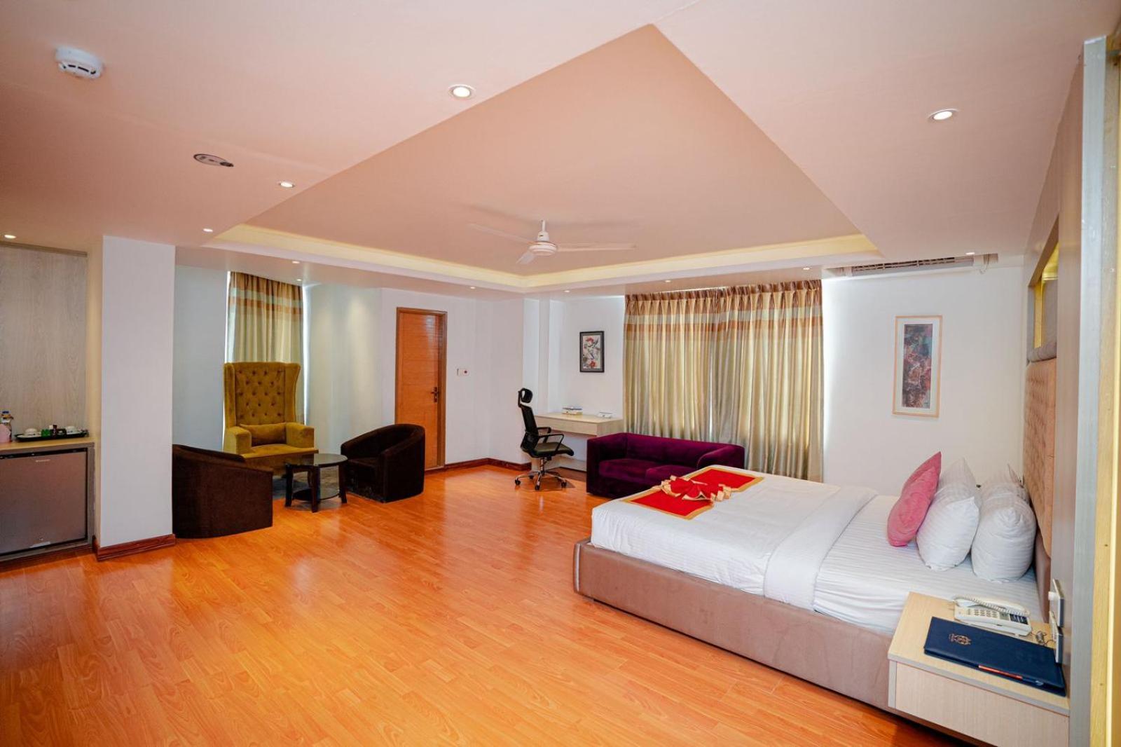 ראג'שאני Royal Raj Hotel מראה חיצוני תמונה