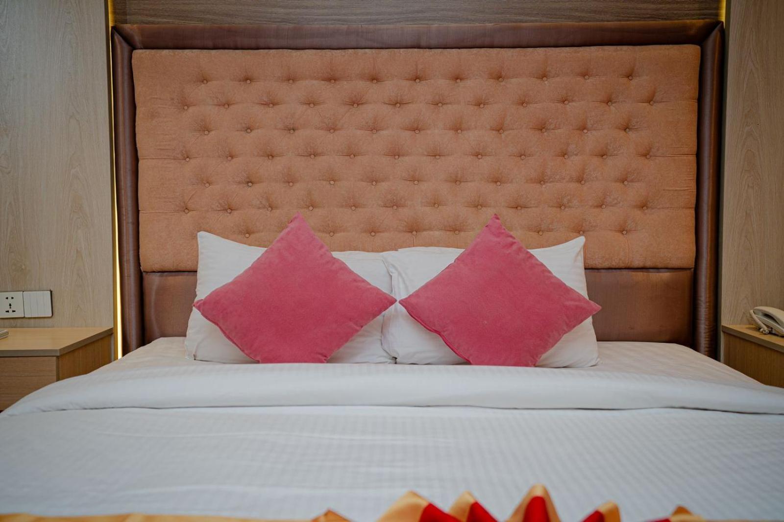 ראג'שאני Royal Raj Hotel מראה חיצוני תמונה